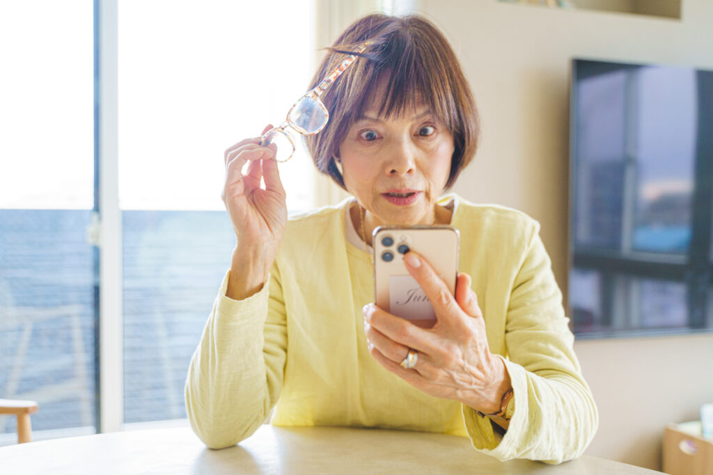 60歳以上の方必見!?UQ mobileならこんなに安く使える！